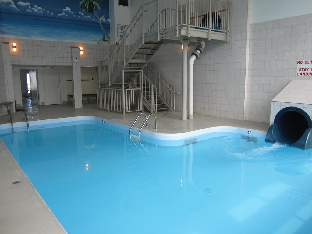 Maverick Motor Inn And Waterslide Kamloops Exterior foto